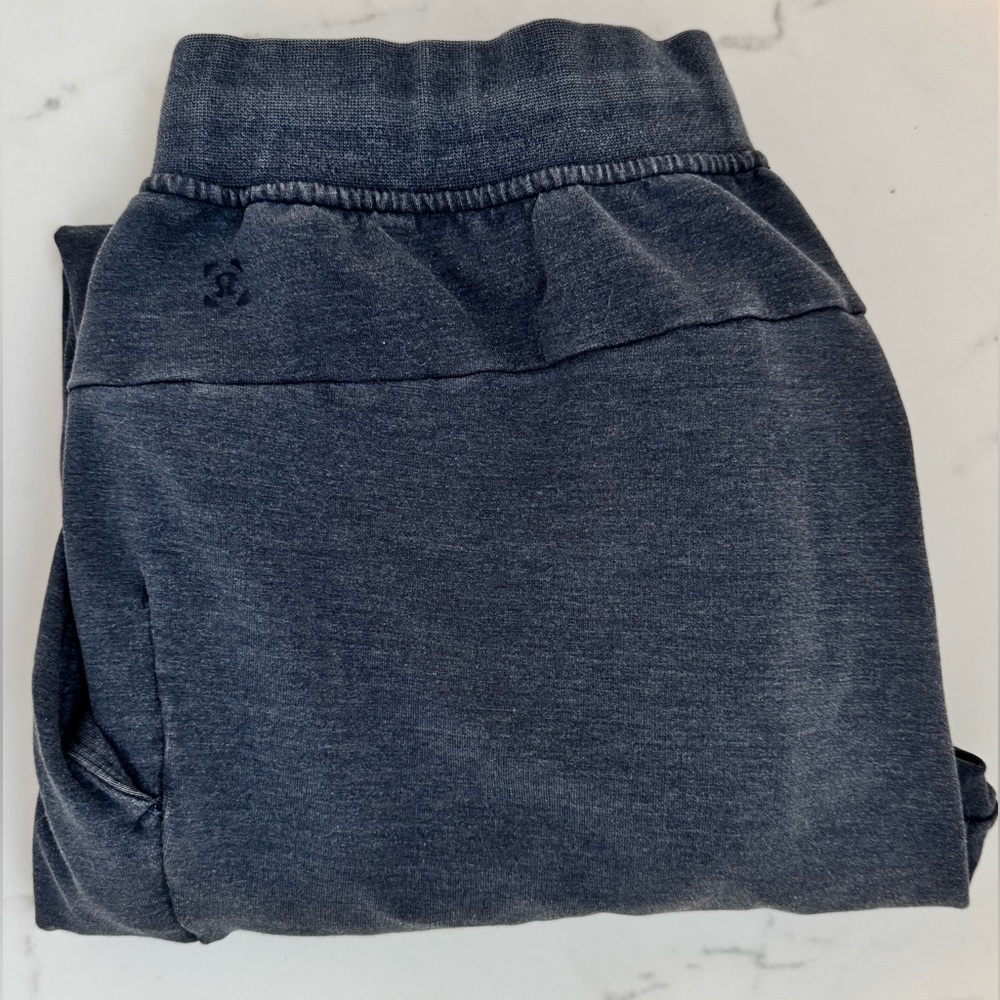 Lululemon men’s grayish bluish small jogger